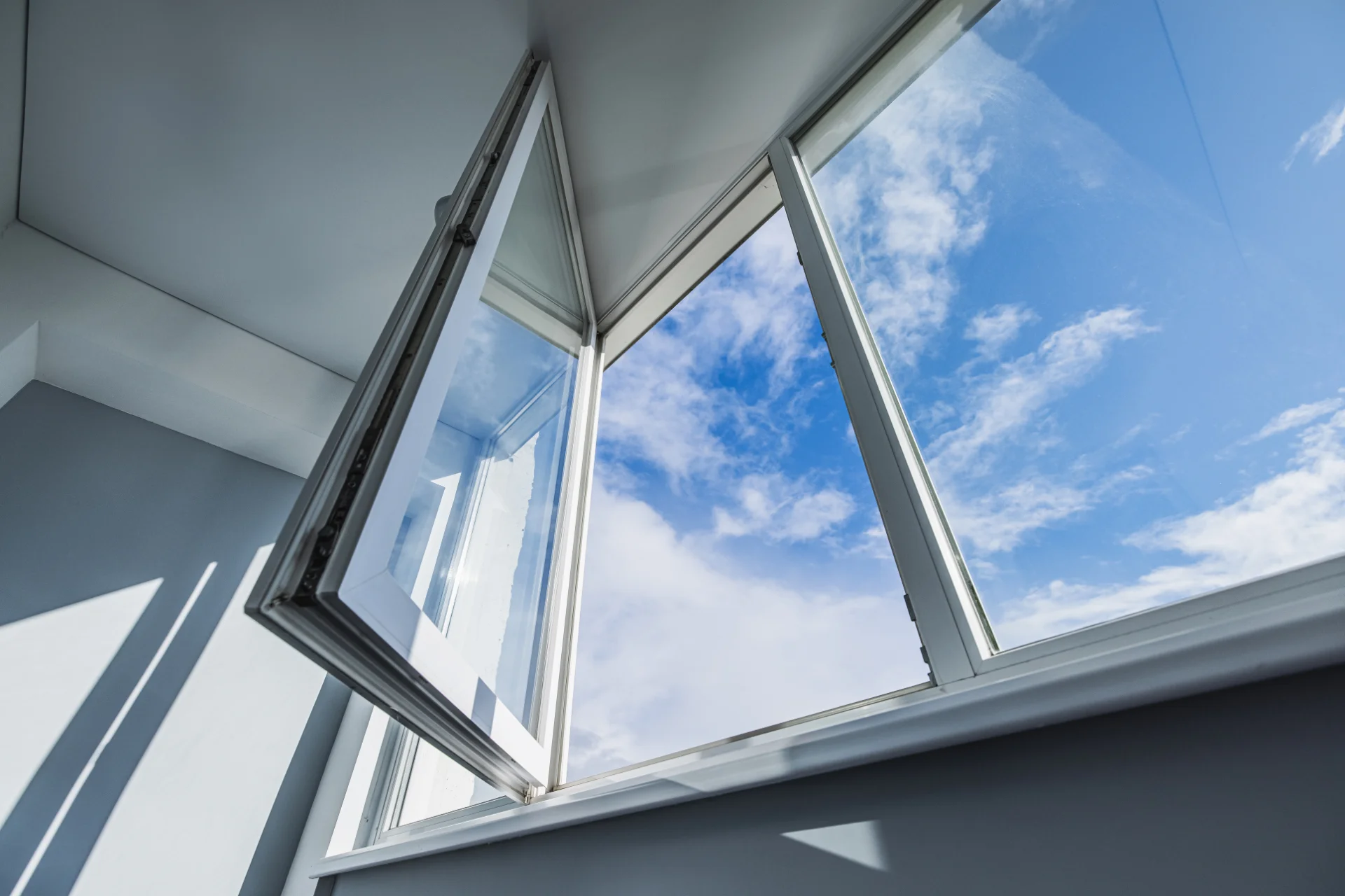 VLX 80 Casement Window in Pasadena, CA | Lightwell Windows Pasadena - detail 1
