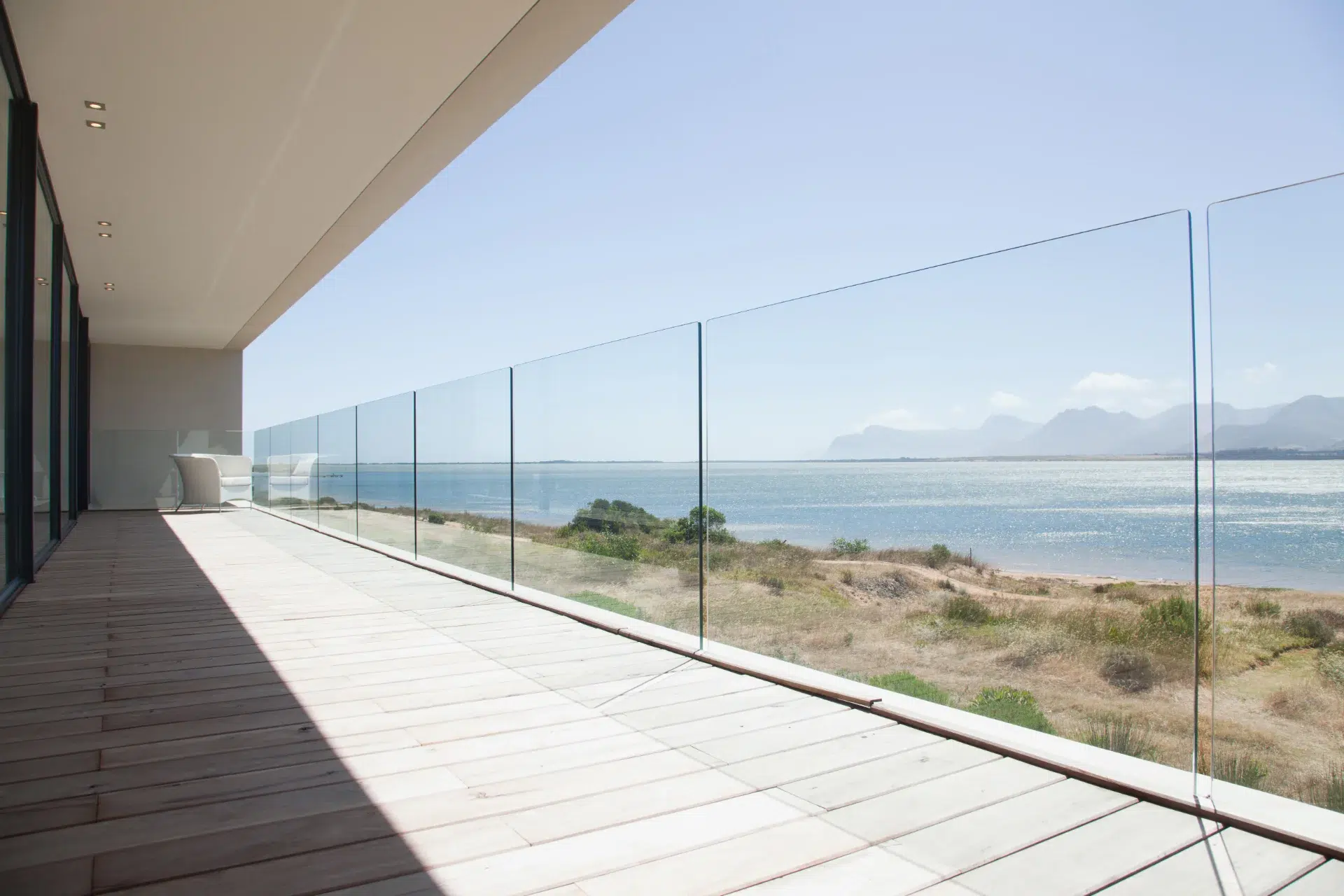VLX 120 Glass Railing System in Pasadena, CA | Lightwell Windows Pasadena - detail 1